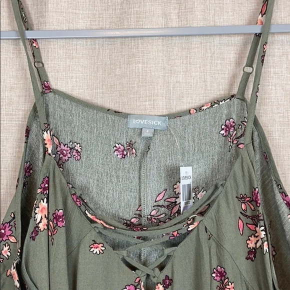 NWT Torrid Lovesick Floral Print Olive Color Top Size 4X - Picture 3 of 6